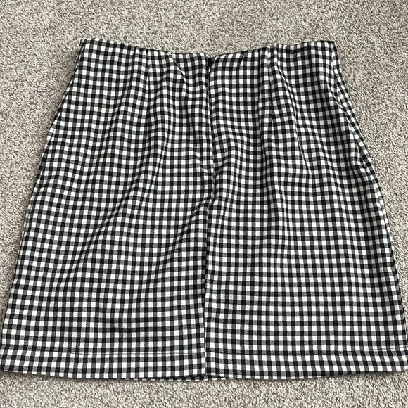 Black and white skirt - Picture 4 of 4